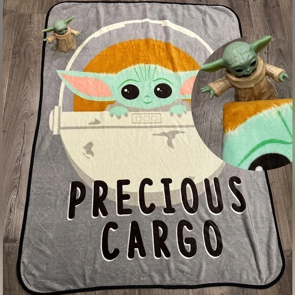 Star Wars The Mandalorian Kids Throw Blanket Precious Cargo & Baby Yoda Figure